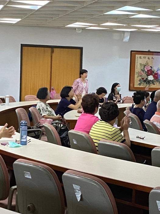 109.09.14 開學典禮-成和正主秘、賴美穎主任、戴淑貞老師圖片
