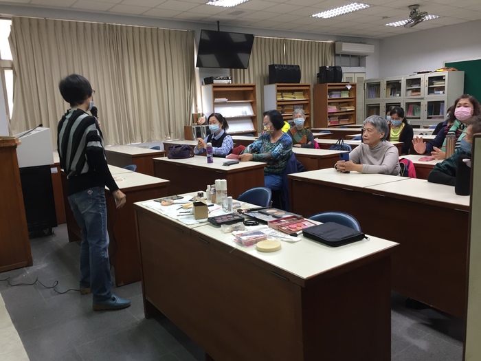 110.12.20銀髮族造型設計圖片